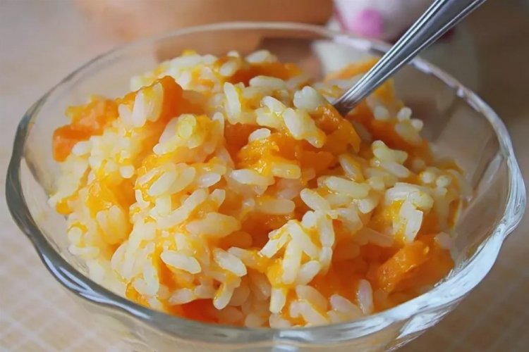 Pumpkin Rice Porridge with Milk and Water