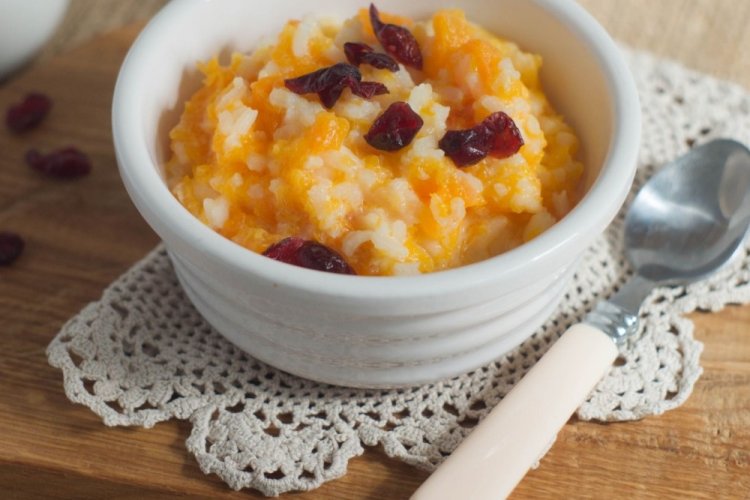 Pumpkin Rice Porridge with Cranberries and Milk