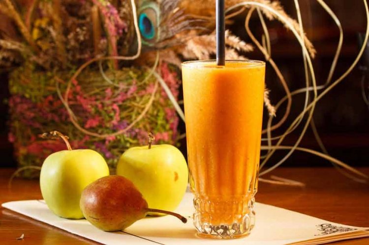 Saft aus Kürbis, Äpfeln und Birnen
