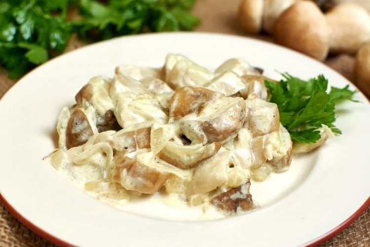 Porcini Mushrooms in Sour Cream