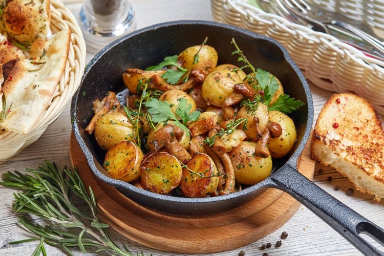 Fried Potatoes with Honey Mushrooms and Herbs