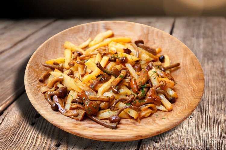 Fried Potatoes with Honey Mushrooms and Bacon
