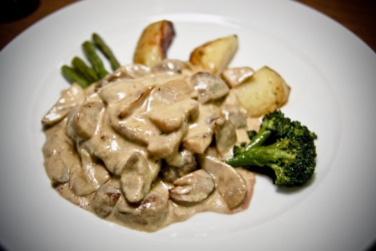 Pork Tongue with Mushrooms