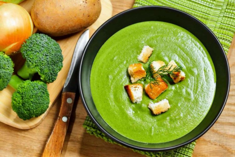 Diet Cream Soup with Cauliflower and Broccoli