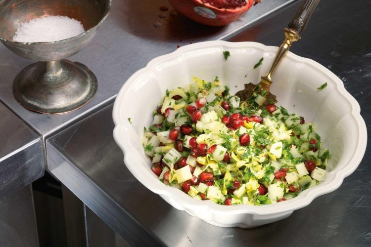 Salat mit Sellerie und Granatapfel