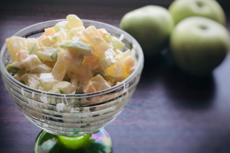 Obstsalat mit Sellerie