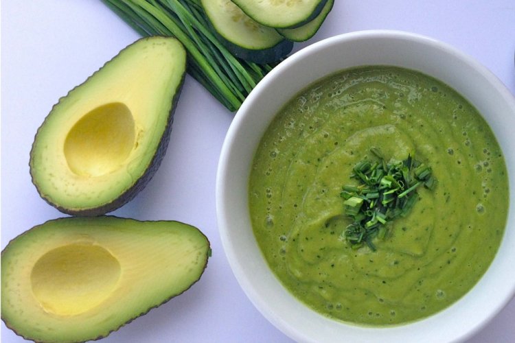 Kalte Sellerie-Avocado-Suppe
