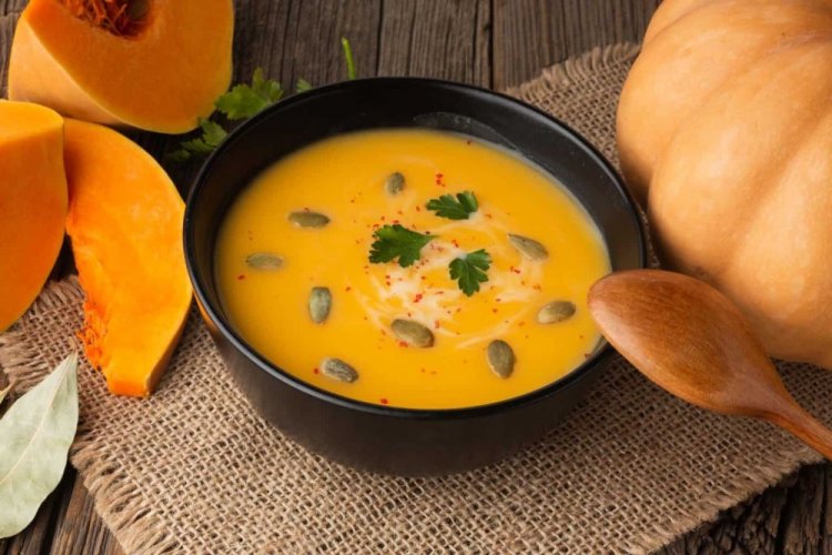 Kürbis-Cremesuppe mit Sahne
