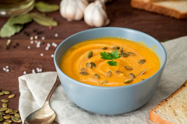 Kürbis-Cremesuppe mit Curry