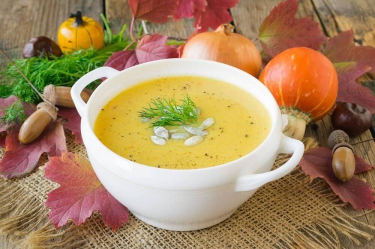 Kürbis-Cremesuppe mit Schmelzkäse