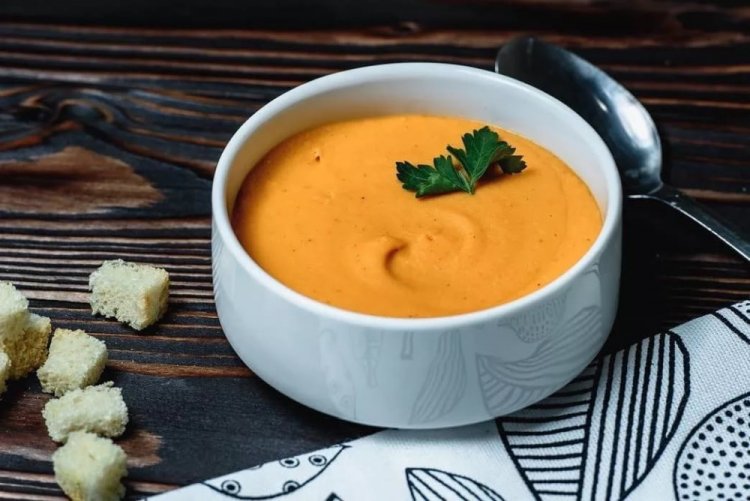 Kürbis-Cremesuppe mit Linsen