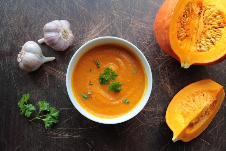 Kürbis-Cremesuppe mit Kokosmilch