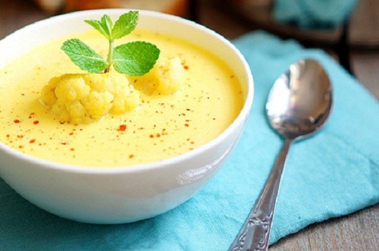 Kürbis-Cremesuppe mit Blumenkohl