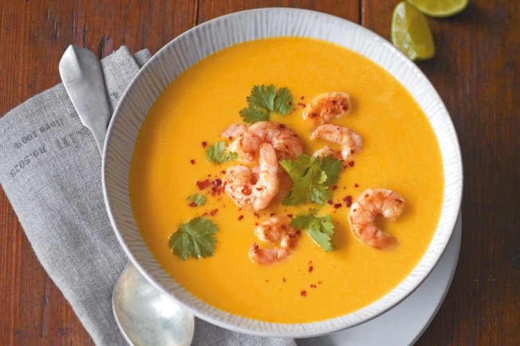 Kürbis-Cremesuppe mit Garnelen