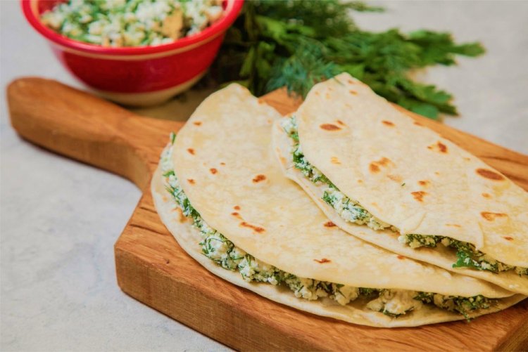 Kystybyi with Cottage Cheese and Herbs