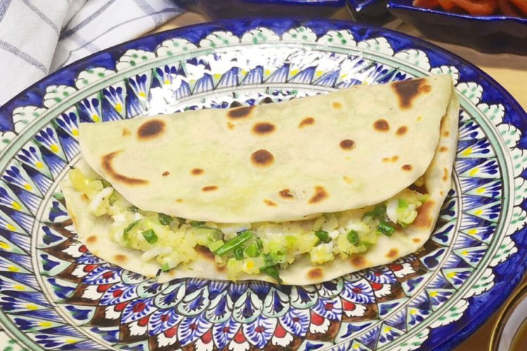 Kystybyi with Egg and Green Onion