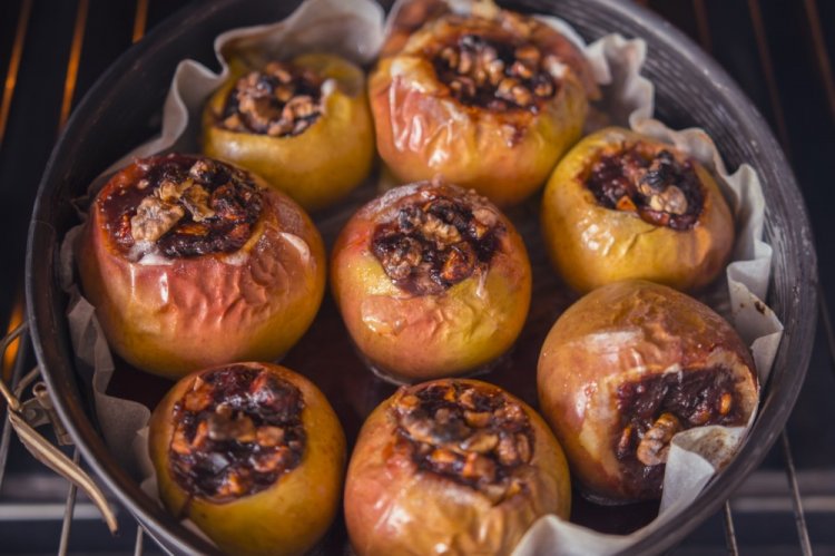 Baked Apples with Ginger and Prunes