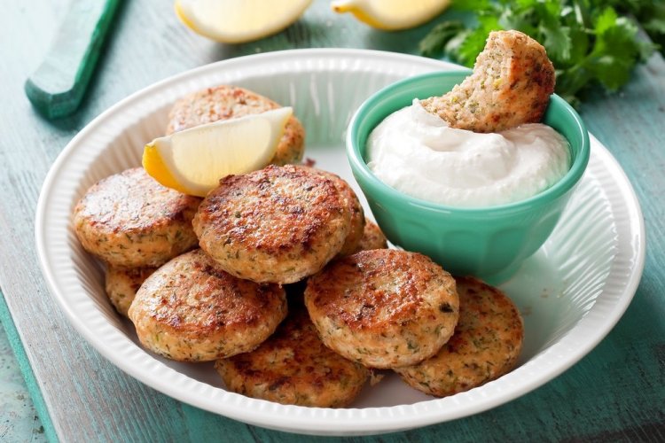 Heilbutt-Frikadellen mit Brot