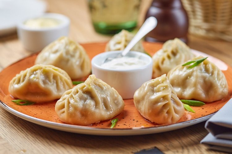 Mantys con espinacas y queso Adyghe