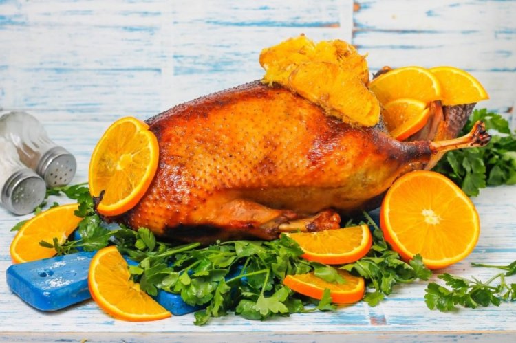 Weihnachtsgans mit Orangen und Mandarinen