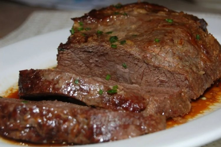 Gebratenes Kalbfleisch in Bier und Senf