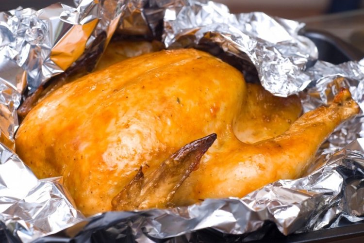 Ganzes Hähnchen in Folie