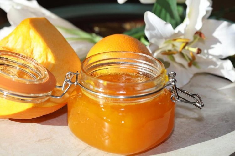Mermelada de calabaza con naranja en olla de cocción lenta