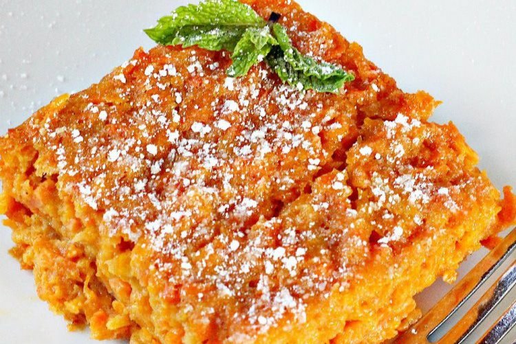 Pastel de zanahoria saludable con miel y coco rallado