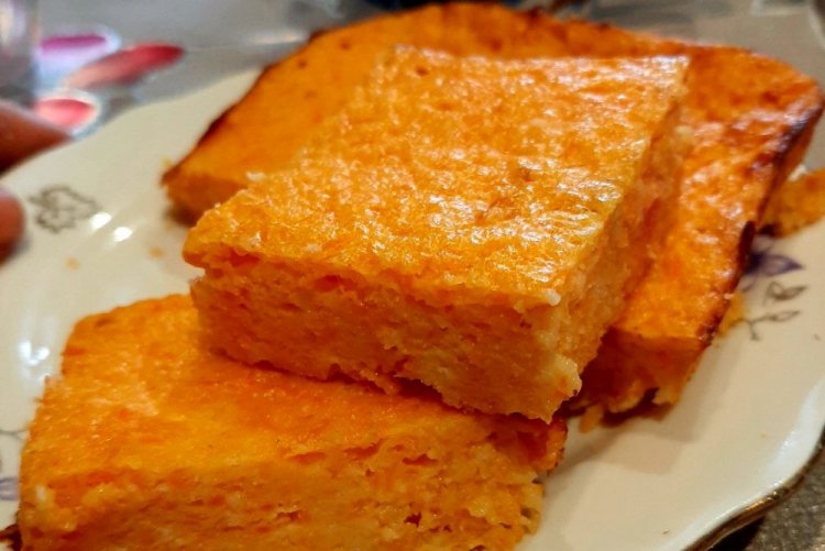 Pastel de zanahoria con crema agria