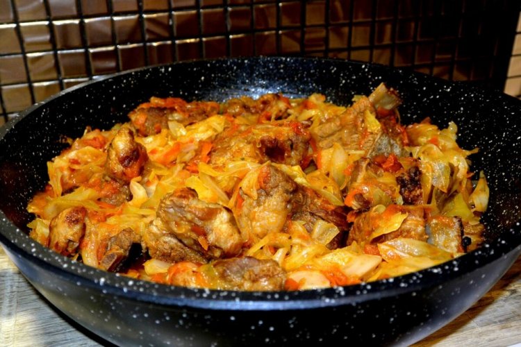 Bigos mit Schweinerippchen