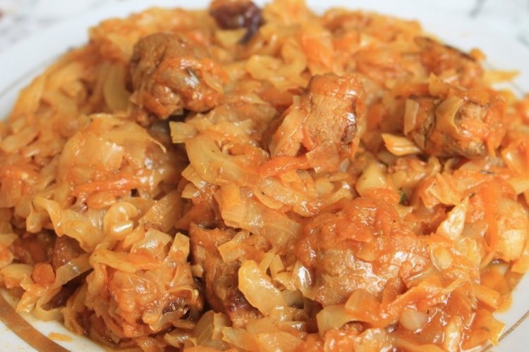 Bigos aus frischem Kohl mit Fleisch