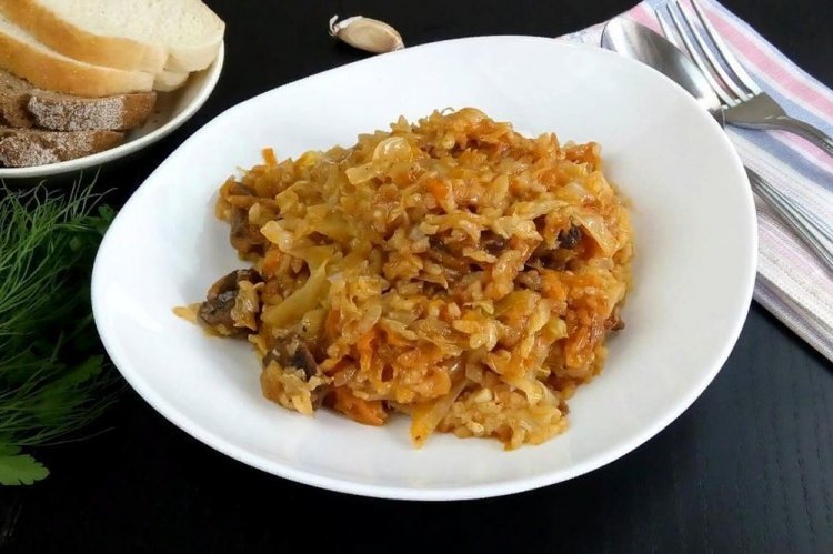 Veganes Bigos mit Reis und Gemüse