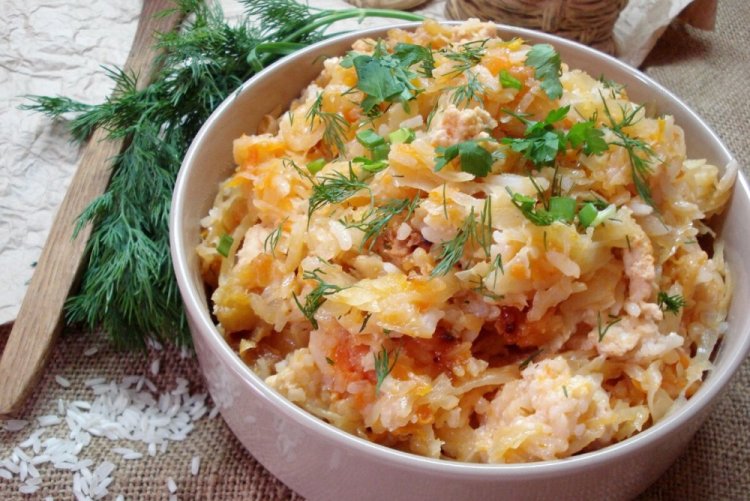 Bigos mit Schweinefleisch und Graupen