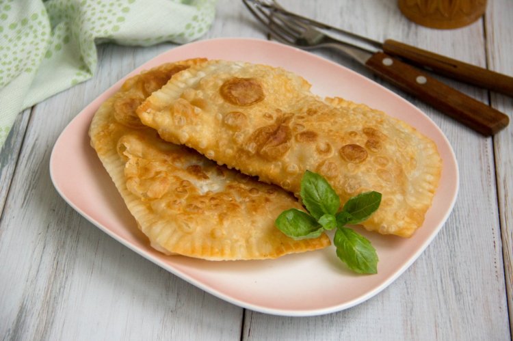 Tschebureki mit Fleisch – klassisches Rezept Tschebureki mit Fleisch – klassisches Rezept