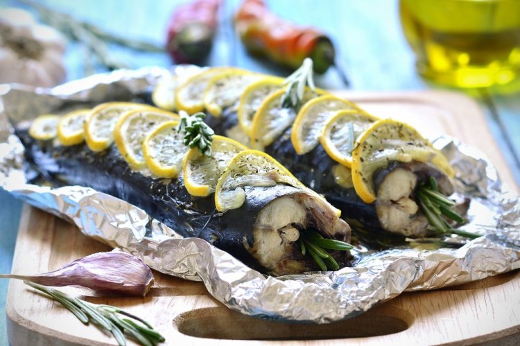 Mackerel with Lemon in Foil in the Oven