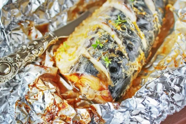 Mackerel with Herbs in Foil in the Oven