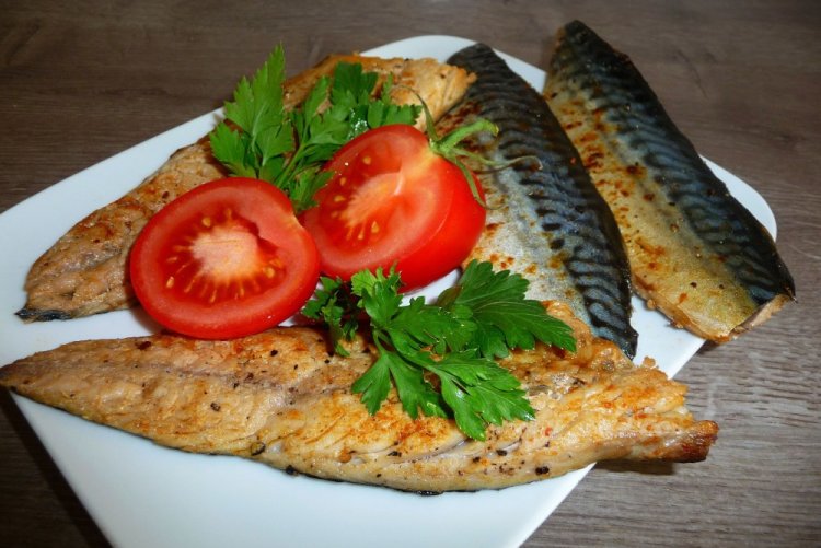 Mackerel Fillet with Sour Cream and Onion in Foil