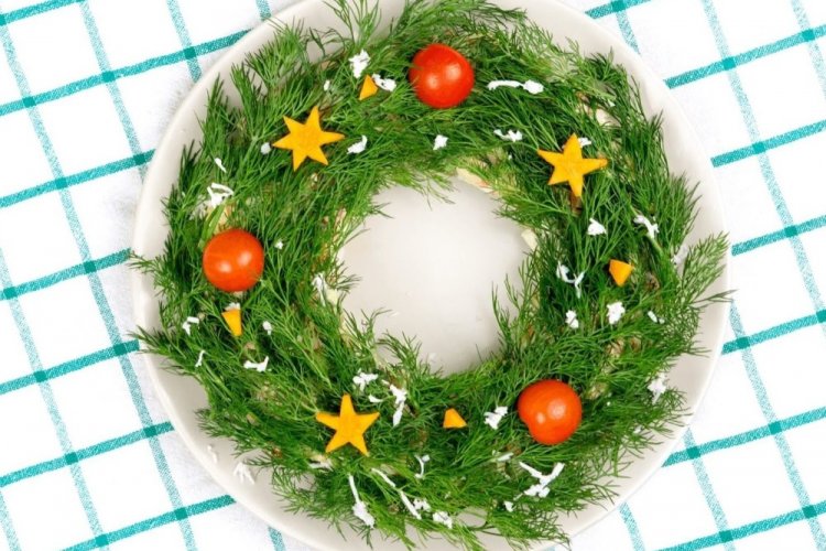 Salat „Weihnachtskranz“ mit Rindfleisch