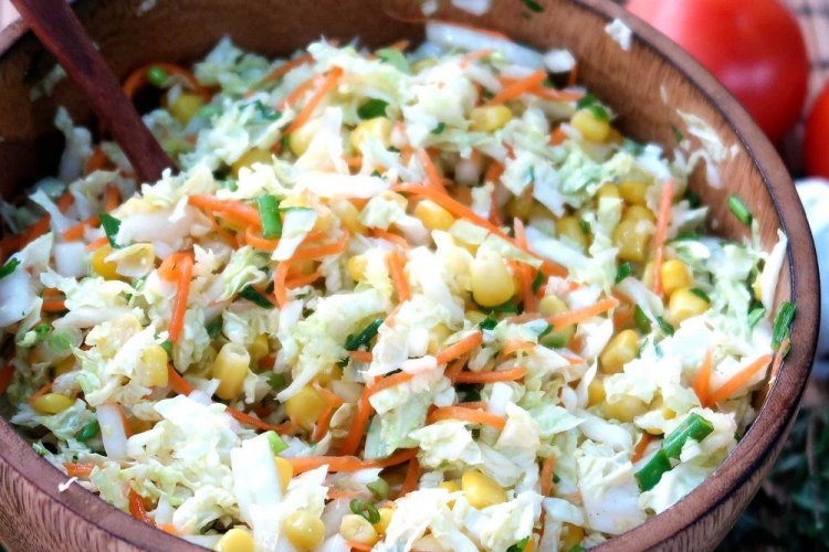 Leichter Salat mit Chinakohl und Karotten