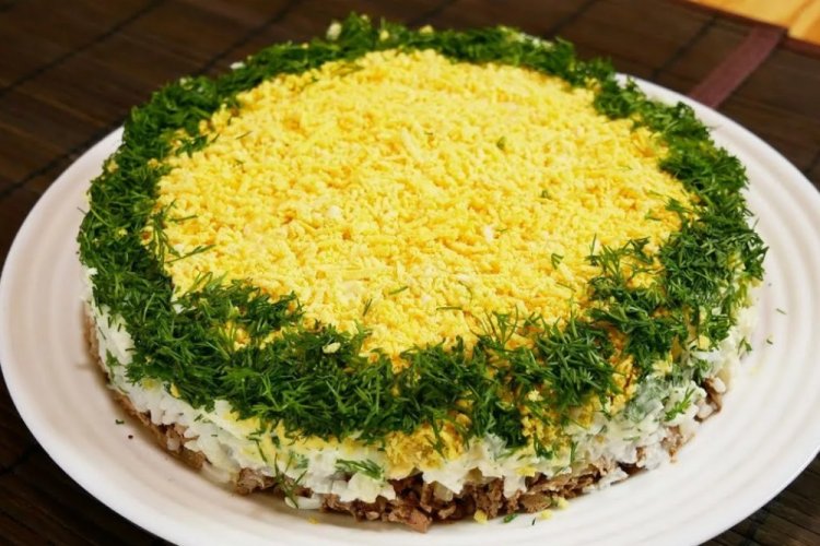 Salat mit Hühnerleber und Reis