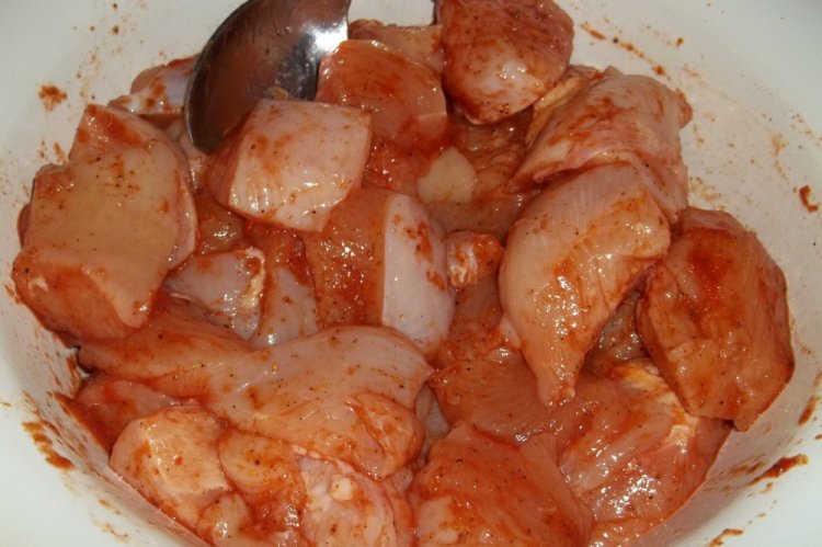 Adobo de zumo de tomate para pollo