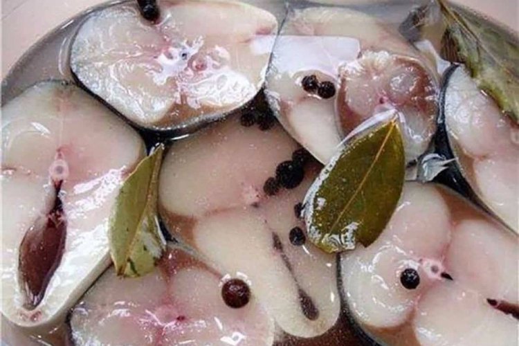 Adobo especiado para salar pescado