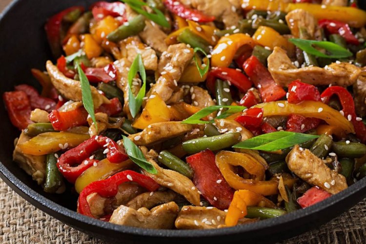 Курица в кисло-сладком соусе со стручковой фасолью