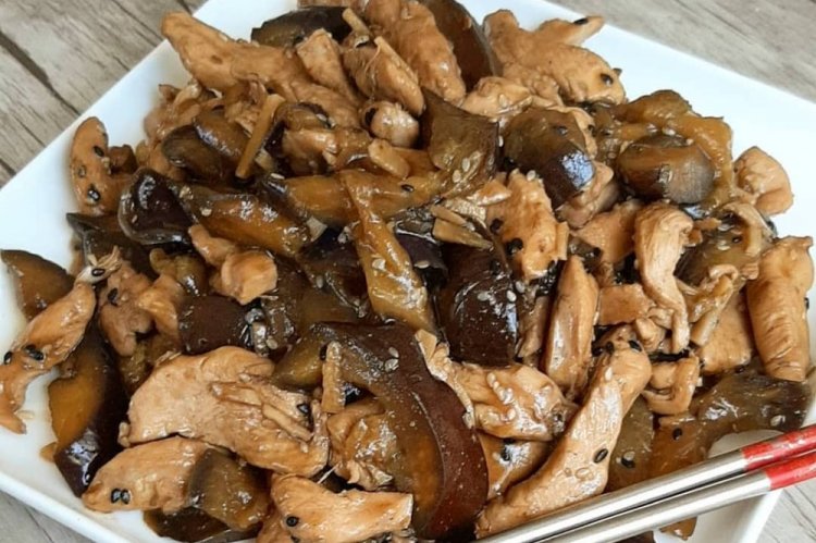 Hähnchen mit Auberginen in Sojasauce