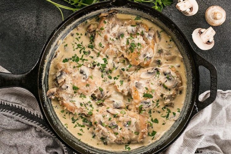Hähnchen in Sauerrahmsoße im Ofen