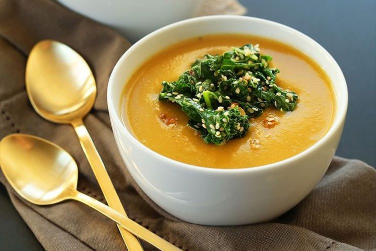 Brokkoli- und Kürbis-Cremesuppe
