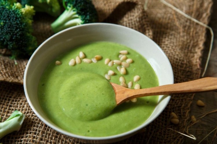 Brokkoli-Cremesuppe mit Kartoffeln