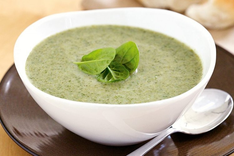 Brokkoli- und Spinat-Cremesuppe