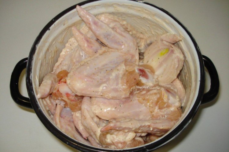 Adobo con adjika para alitas de pollo