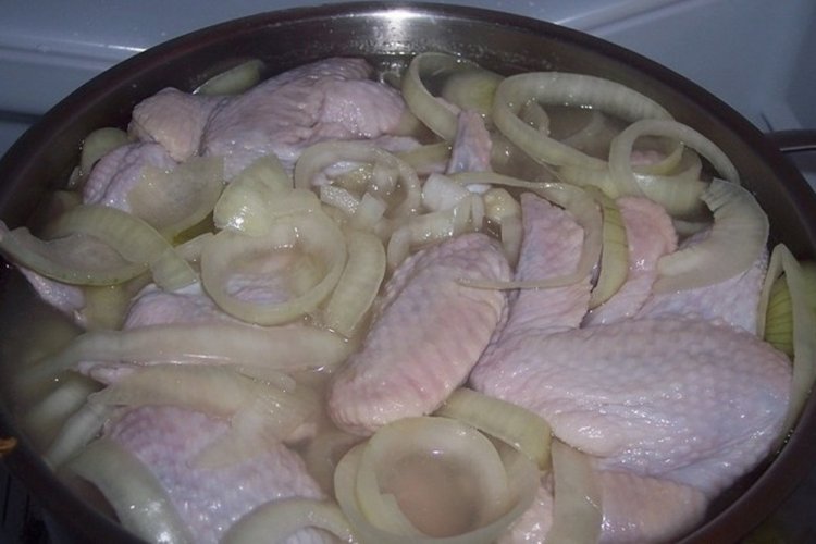 Adobo para alitas de pollo con agua y vinagre
